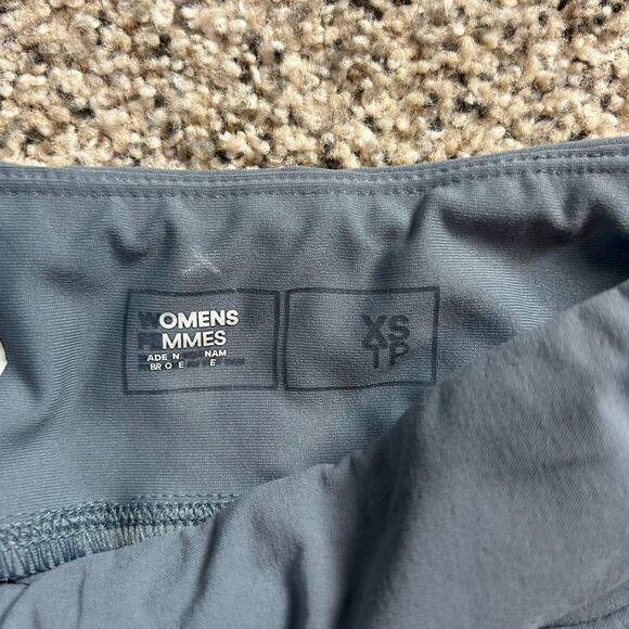 Mountain Hardwear Womens Dynama Bermuda Shorts Size XS Gray Outdoor - Picture 4 of 6